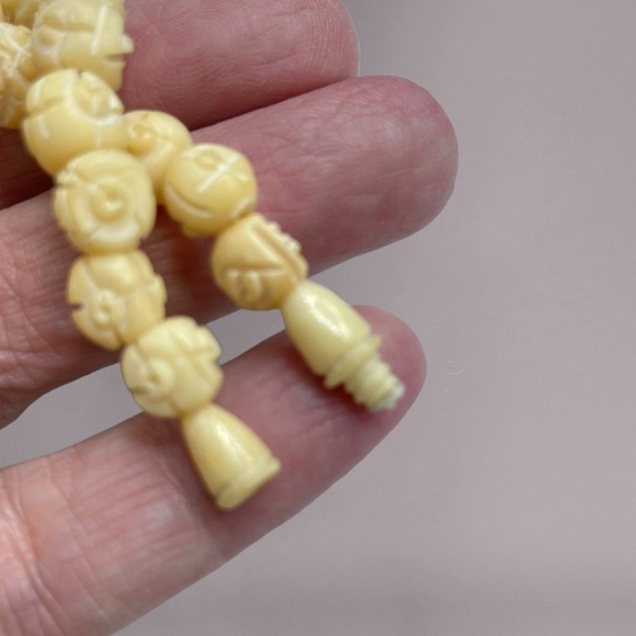 Vintage Carved Horn Necklace - Picture 13 of 13